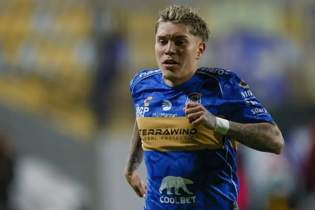 Lucas Soto ha logrado tener cierta continuidad en este 2025 como lateral derecho. ¿Tendrá su oportunidad en Colo Colo para el 2026? | Foto: Photosport.