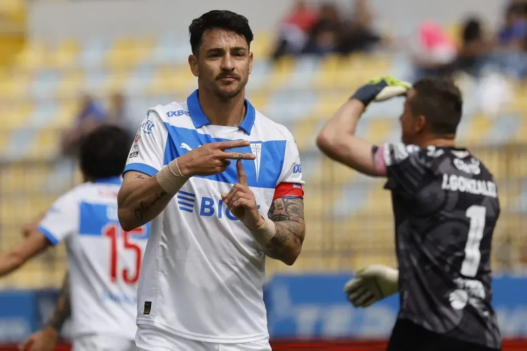 Zampedri es la gran figura de Católica donde lidera la tabla de goleadores con 14 tantos/Photosport