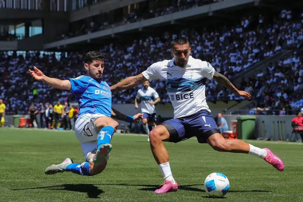 Lo ocurrido entre la Católica y la U deja en llamas la tabla de posiciones. Foto: Photosport.