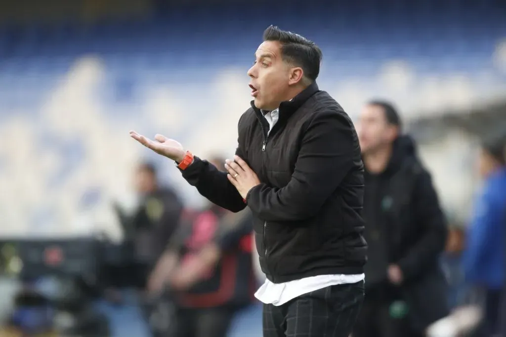 Arturo Sanhueza ya asumió que llegó en un momento donde el ánimo de local es terrible. (MARCO VAZQUEZ/Photosport).