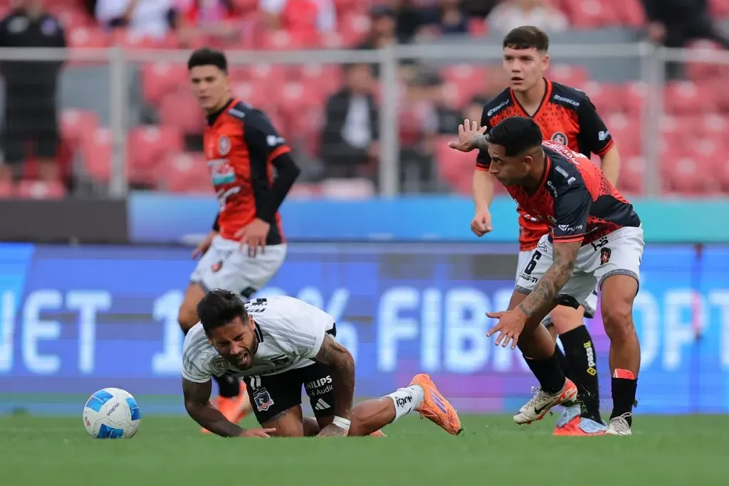 Agustín Arce en el duelo ante los albos/Photosport