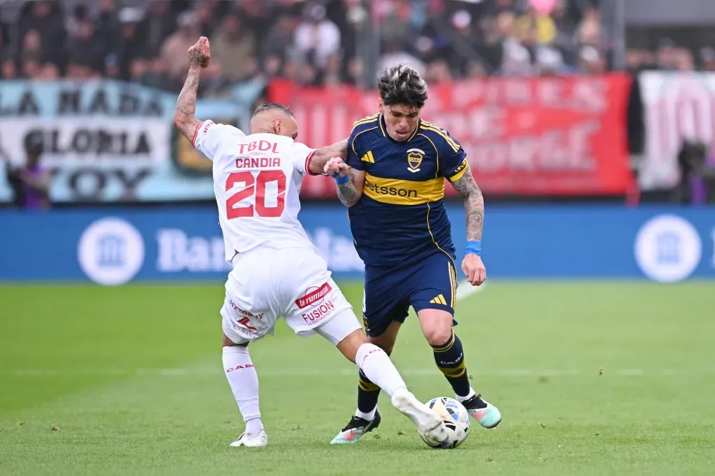Carlos Palacios no logra despegar en Boca Juniors. | Foto: Getty Images.