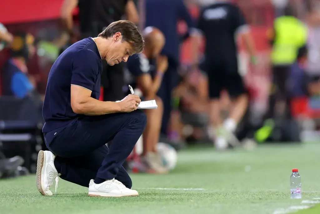 A Almeyda le extrañó que sus pupilos no hayan cambiado el libreto solos. (Fran Santiago/Getty Images).