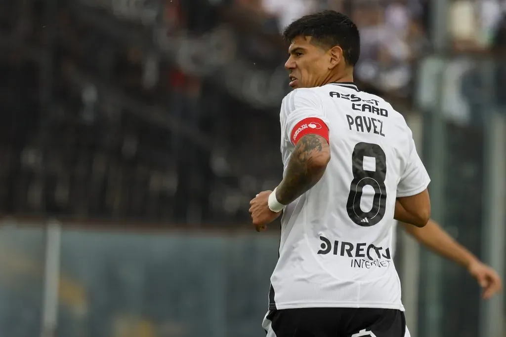 Esteban Pavez no es considerado por Fernando Ortiz en Colo Colo. Foto: Andres Pina/Photosport