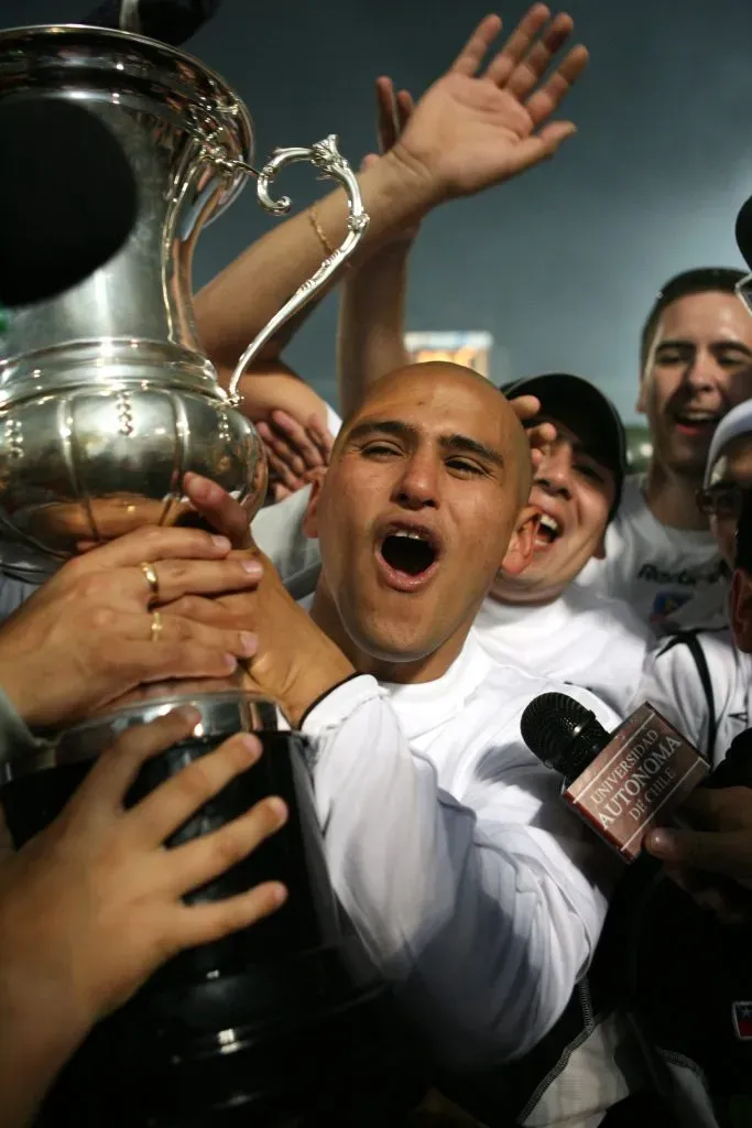 Humberto Suazo y Colo Colo terminaron distanciados, pero su retiro parece haberlos vuelto a juntar. Foto: Photosport.
