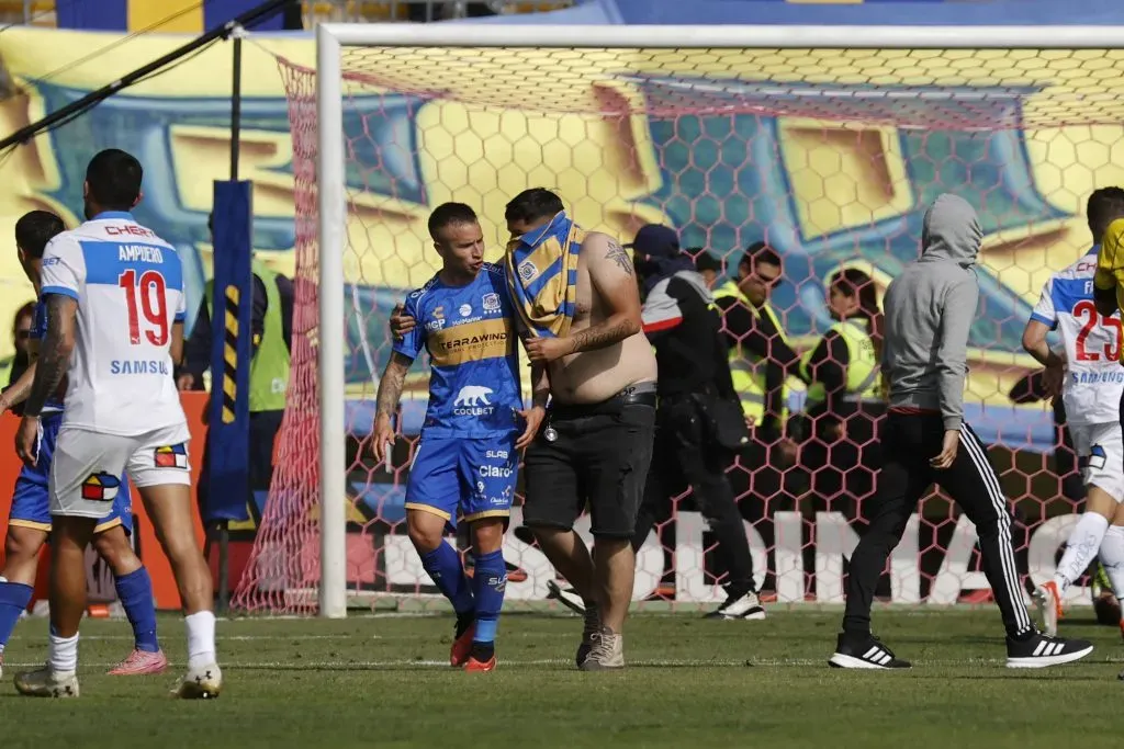 La demora de un castigo desde la ANFP hizo que Everton pueda jugar con sus hinchas ante Unión Española. | Foto: Photosport.