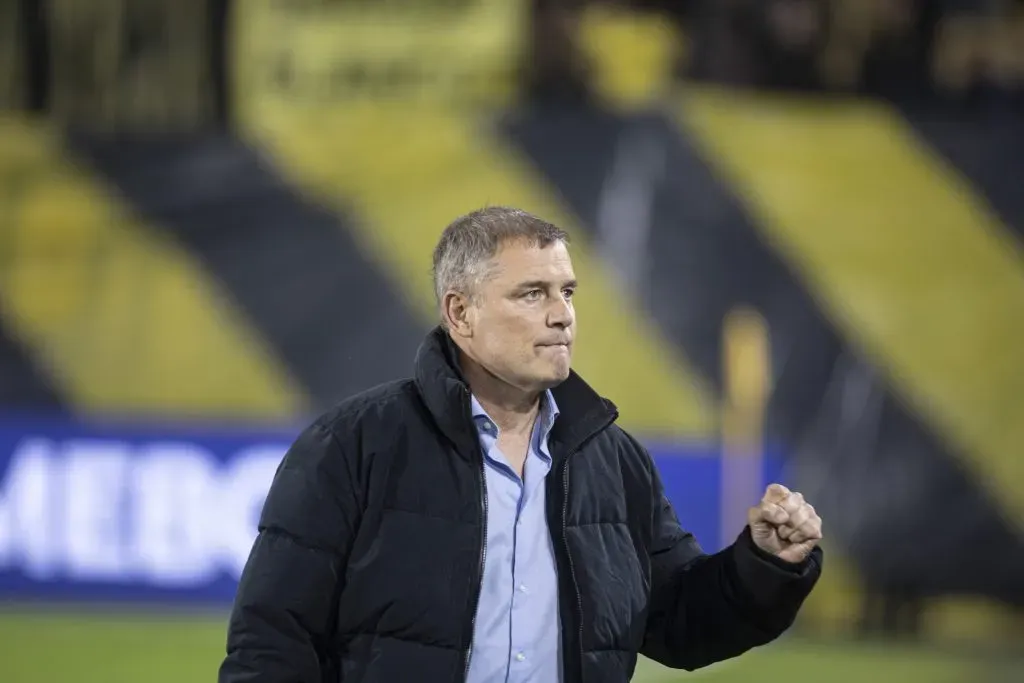Diego Aguirre celebró el título con Peñarol en la Copa Uruguay. (Ernesto Ryan/Getty Images)