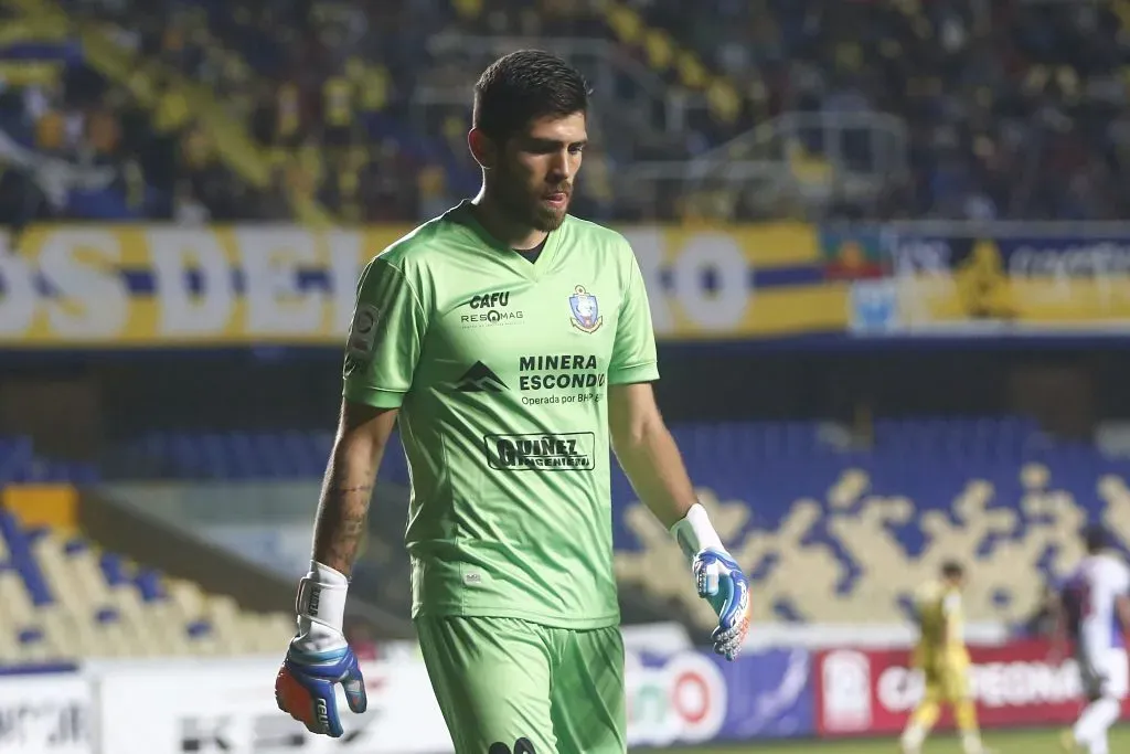 Agustín Rossi tuvo un paso poco afortunado por el fútbol chileno. (Foto: Alejandro Zonez/ Photosport)