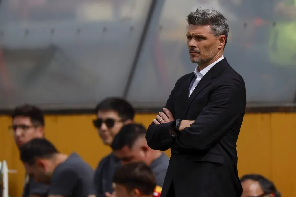 Fernando Ortiz en la dirección técnica de Colo Colo. (Andres Pina/Photosport).