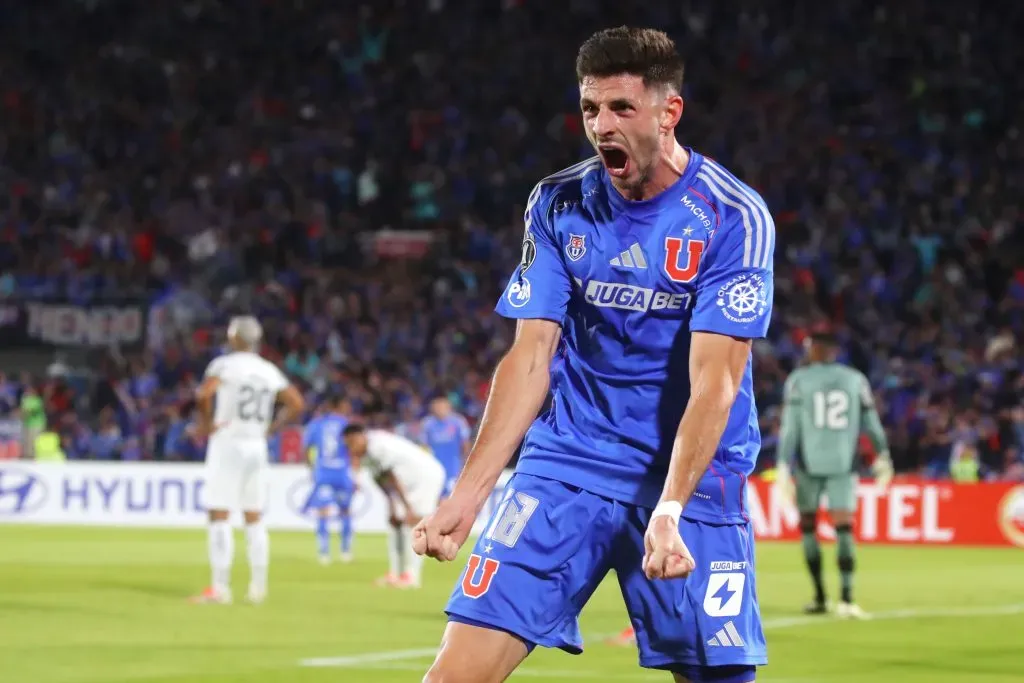 El jugador llegó este año a los azules a préstamo desde Brasil /Photosport