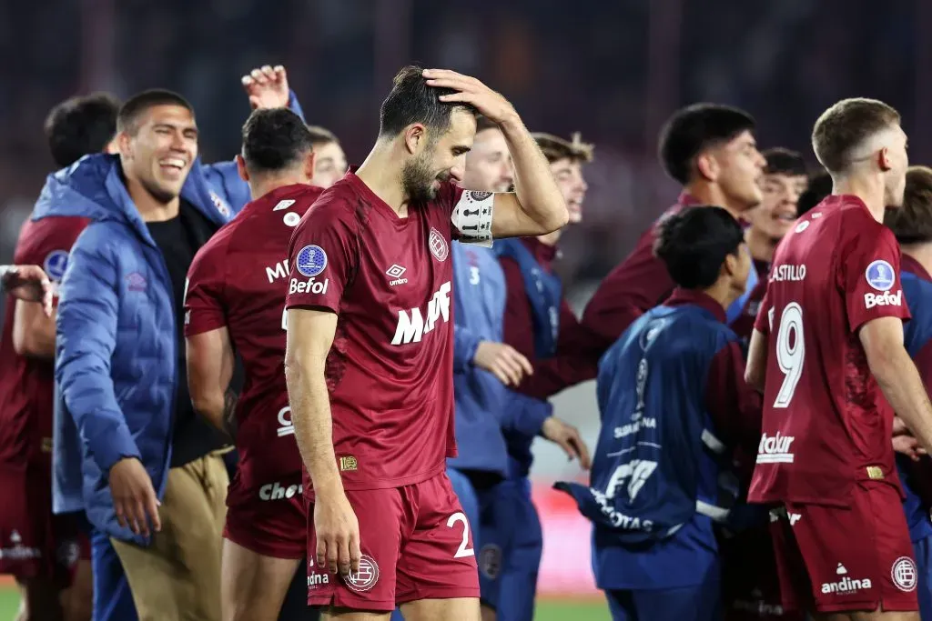 Carlos Izquierdoz y la experiencia en Lanús / (Getty Images)
