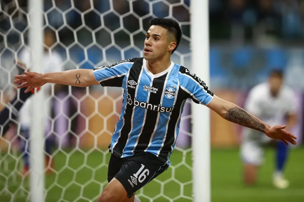 Alexander Aravena fue traspasado de Universidad Católica al Gremio en julio del 2024. | Foto: Photosport.