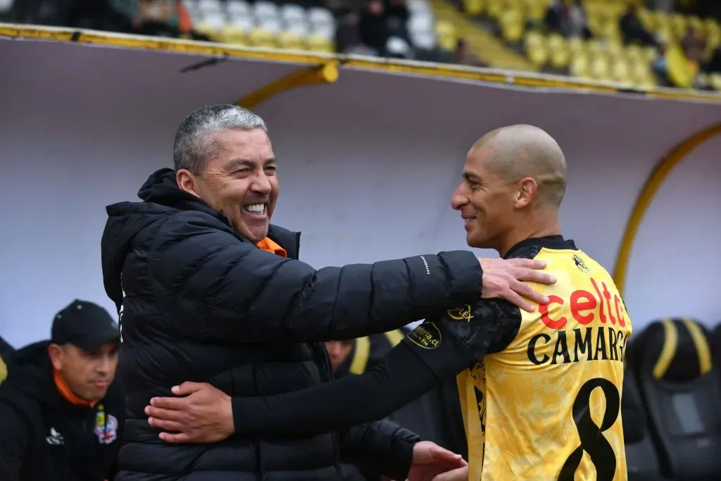 Un reencuentro de Camargo con Gustavo Huerta, quien lo dirigió en Cobresal. (Alejandro Pizarro Ubilla/Photosport).