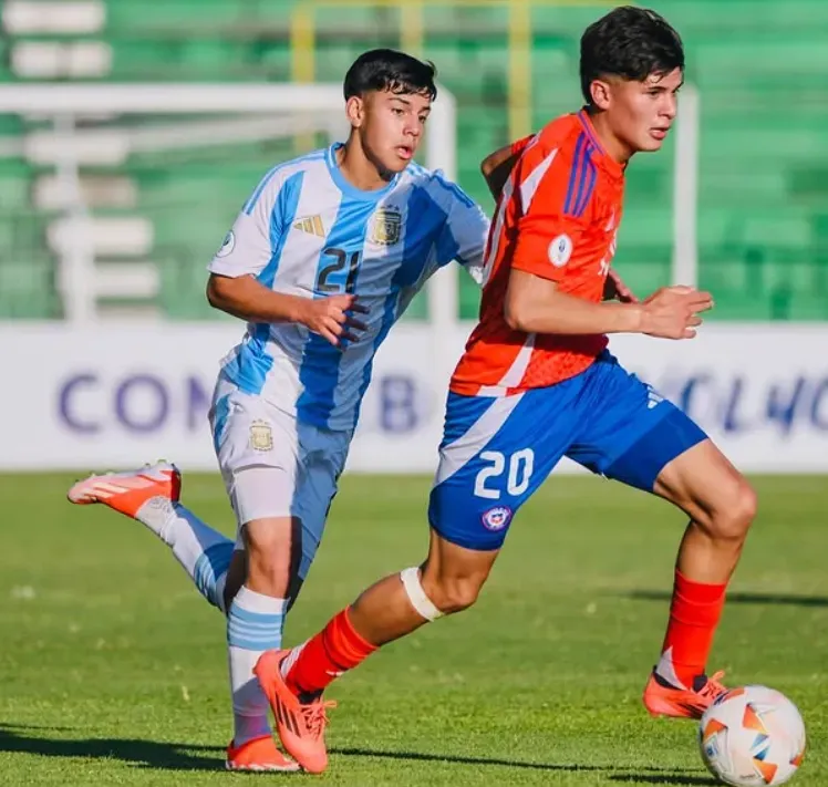Martín Jiménez ante Argentina. (Foto: Instagram).