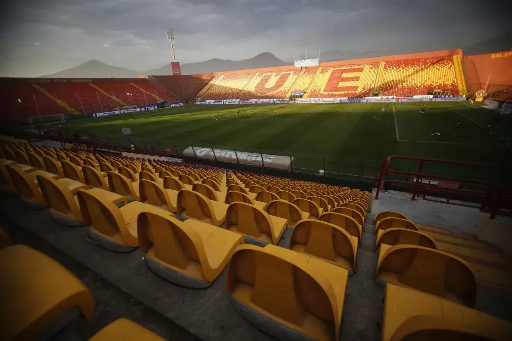 Finalmente solo hinchas de Unión Española podrán ingresar al Santa Laura este sábado ante Colo Colo. | Foto: Photosport.