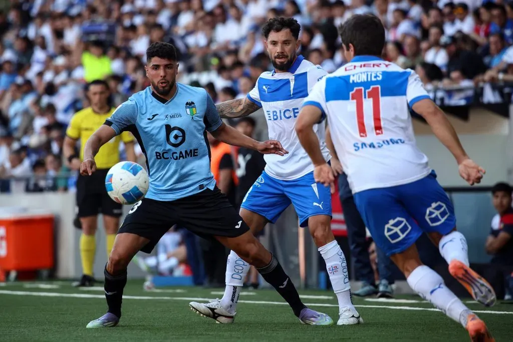 Maximiliano Romero en acción ante Universidad Católica en el Claro Arena. (Diego Martin/Photosport).