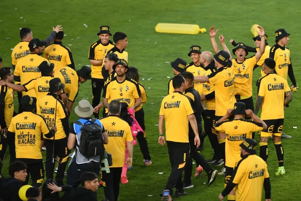 Otra imagen de Coquimbo Unido tras ganar el título. (Alejandro Pizarro Ubilla/Photosport).