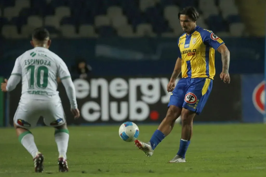 Luis Rojas en acción por el reciente campeón de la Liga de Ascenso: Universidad de Concepción. (Marco Vázquez | Photosport).