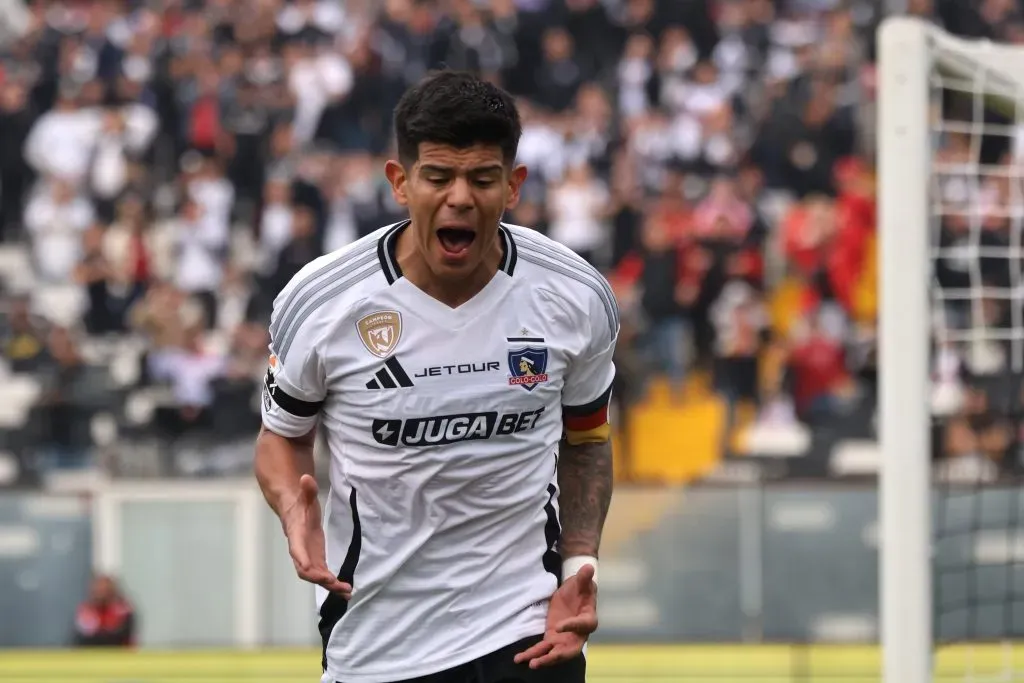 Pese a ser referente, Esteban Pavez es otro que estaría viviendo sus últimos días como jugador de Colo Colo. | Foto: Photosport.