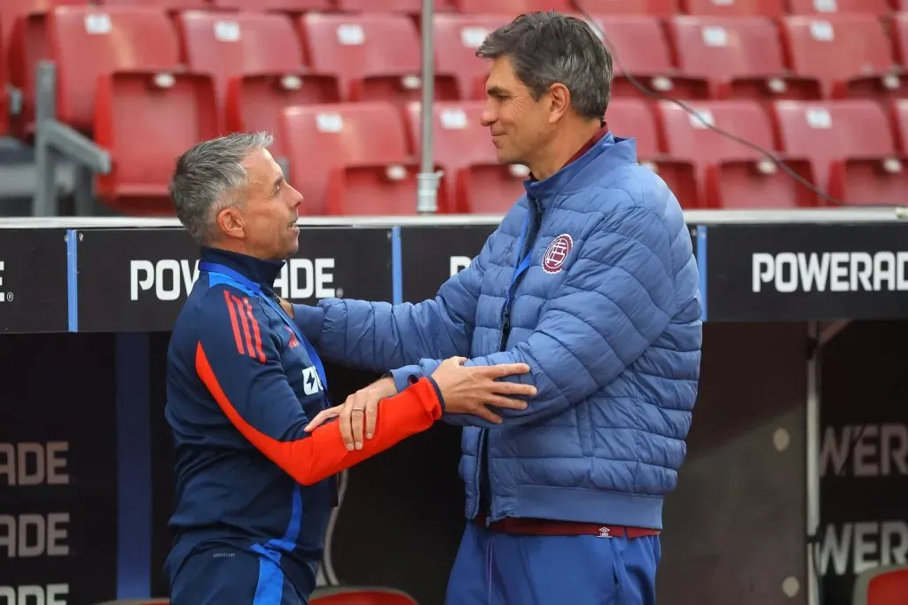 Gustavo Álvarez tiene contrato por todo 2026, pero buscaría su salida de la U. Foto: Jonnathan Oyarzun/Photosport