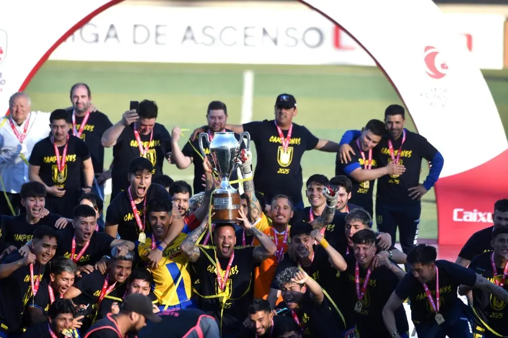 ¿Quién será el segundo ascendido? | Photosport