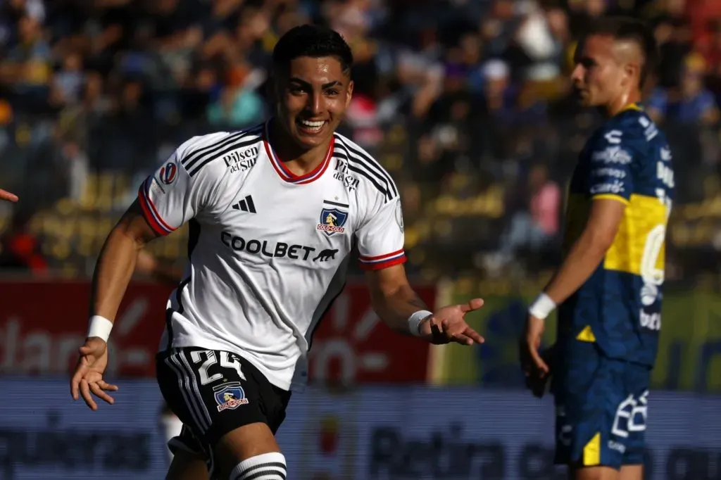 Thompson con la camiseta de Colo Colo el 2023