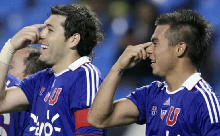 Pepe Rojas y Edu Vargas fueron muy felices en 2011. Imagen: Archivo