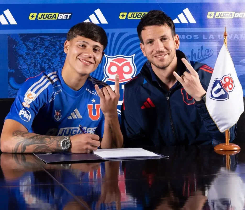 El argentino Lucas Barrera firmó su primer contrato profesional en Universidad de Chile.