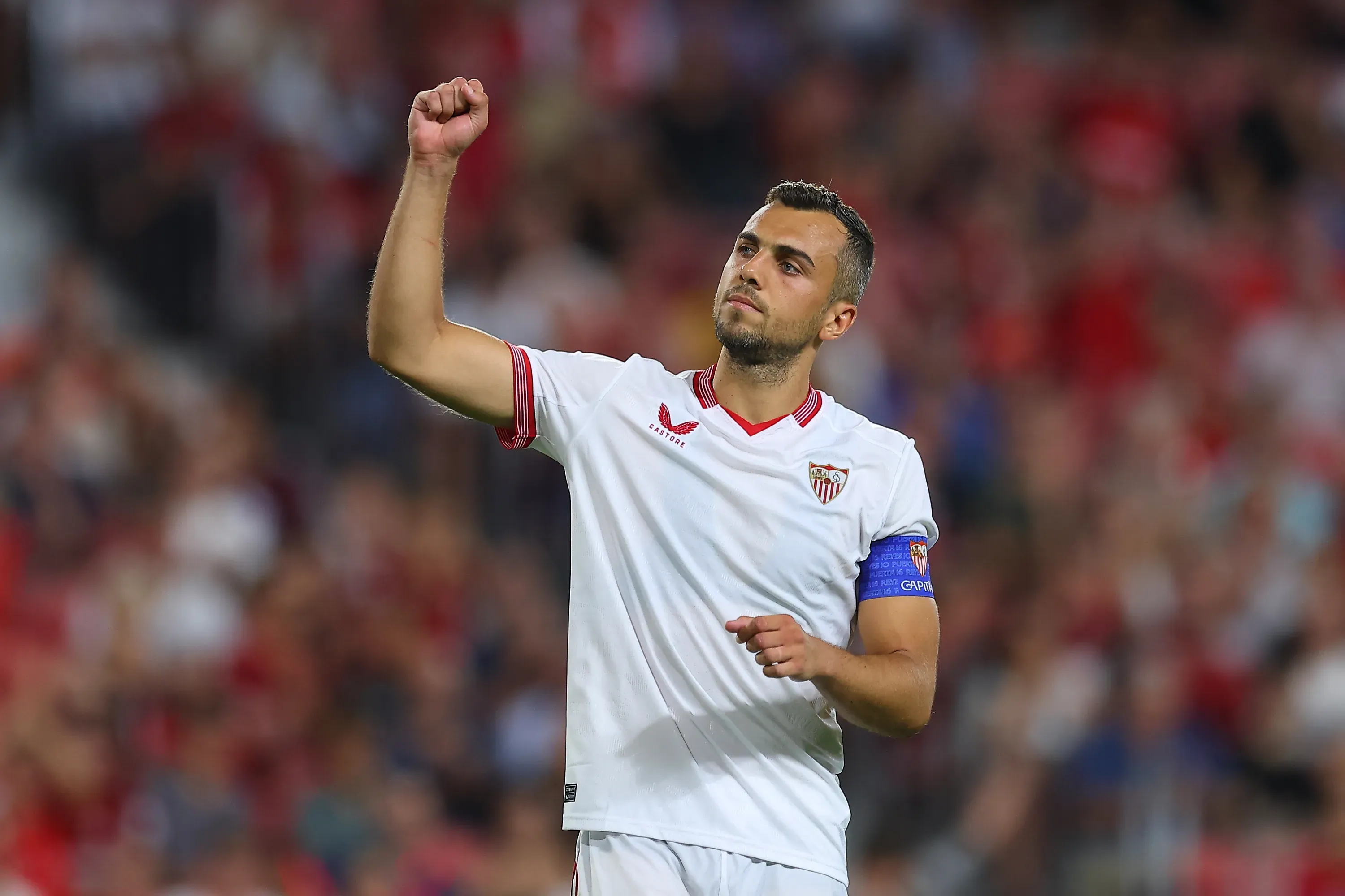 Joan Jordán suma 198 partidos en el Sevilla, donde lleva mucho tiempo de baja. La temporada pasada estuvo cedido en Alavés. (Fran Santiago/Getty Images).