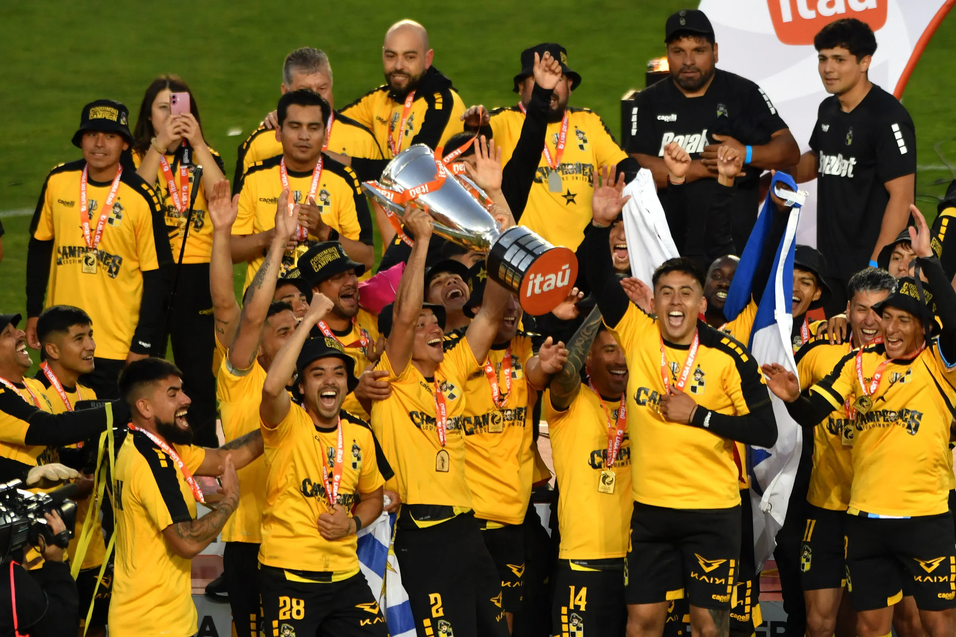 Coquimbo estrena su corona como visitante ante Palestino este sábado 8 de noviembre. (Foto: Alejandro Pizarro Ubilla/Photosport)