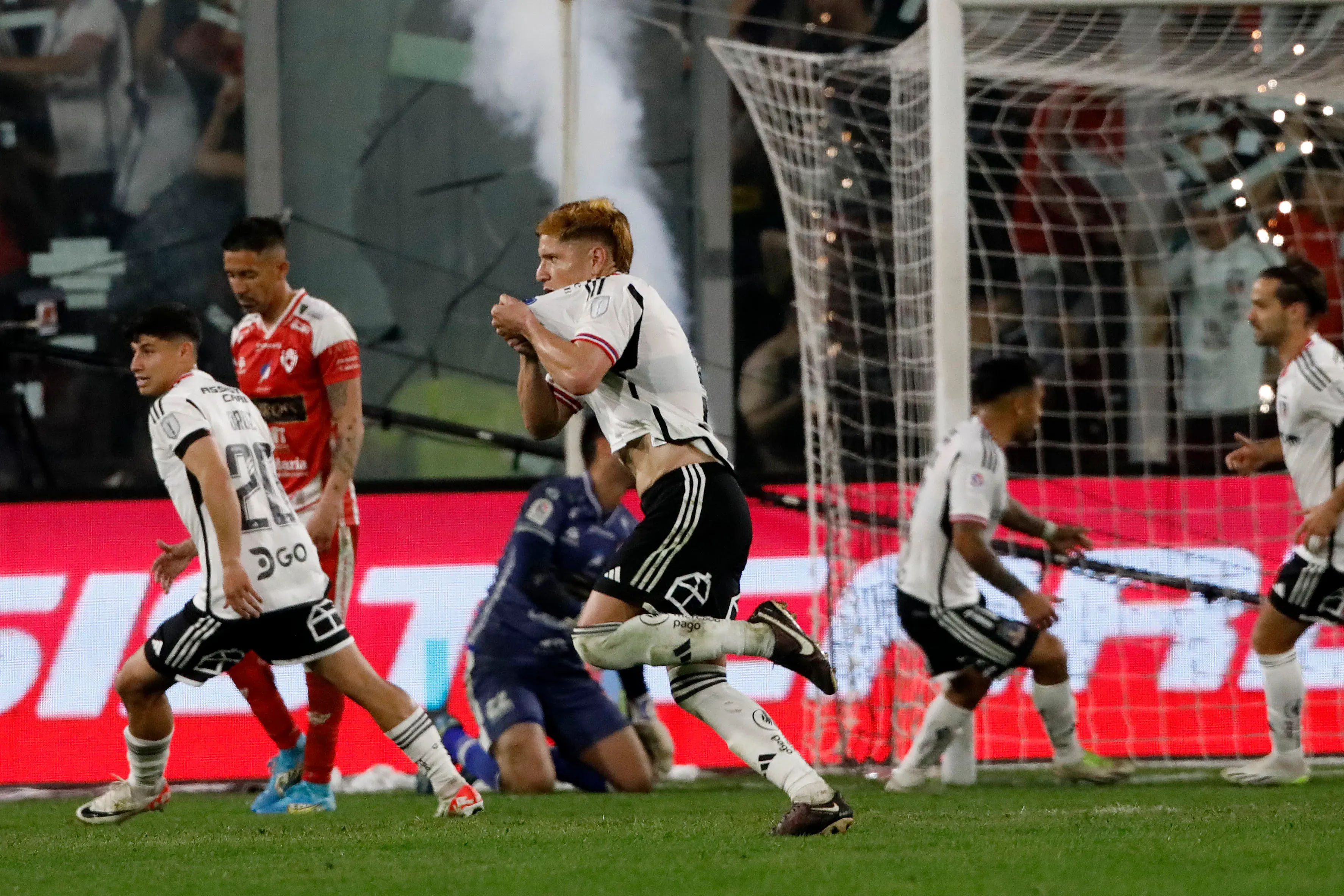 Así celebró Leonardo Gil este golazo. (Javier Salvo/ Photosport).