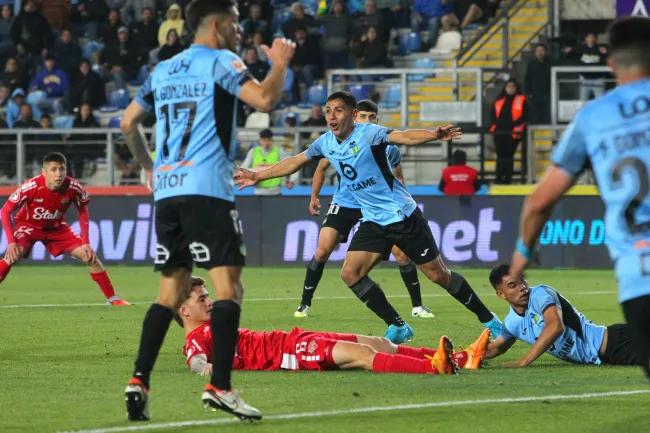 Así celebró Luis Pavez su espectacular golazo. (Jorge Loyola/Photosport).