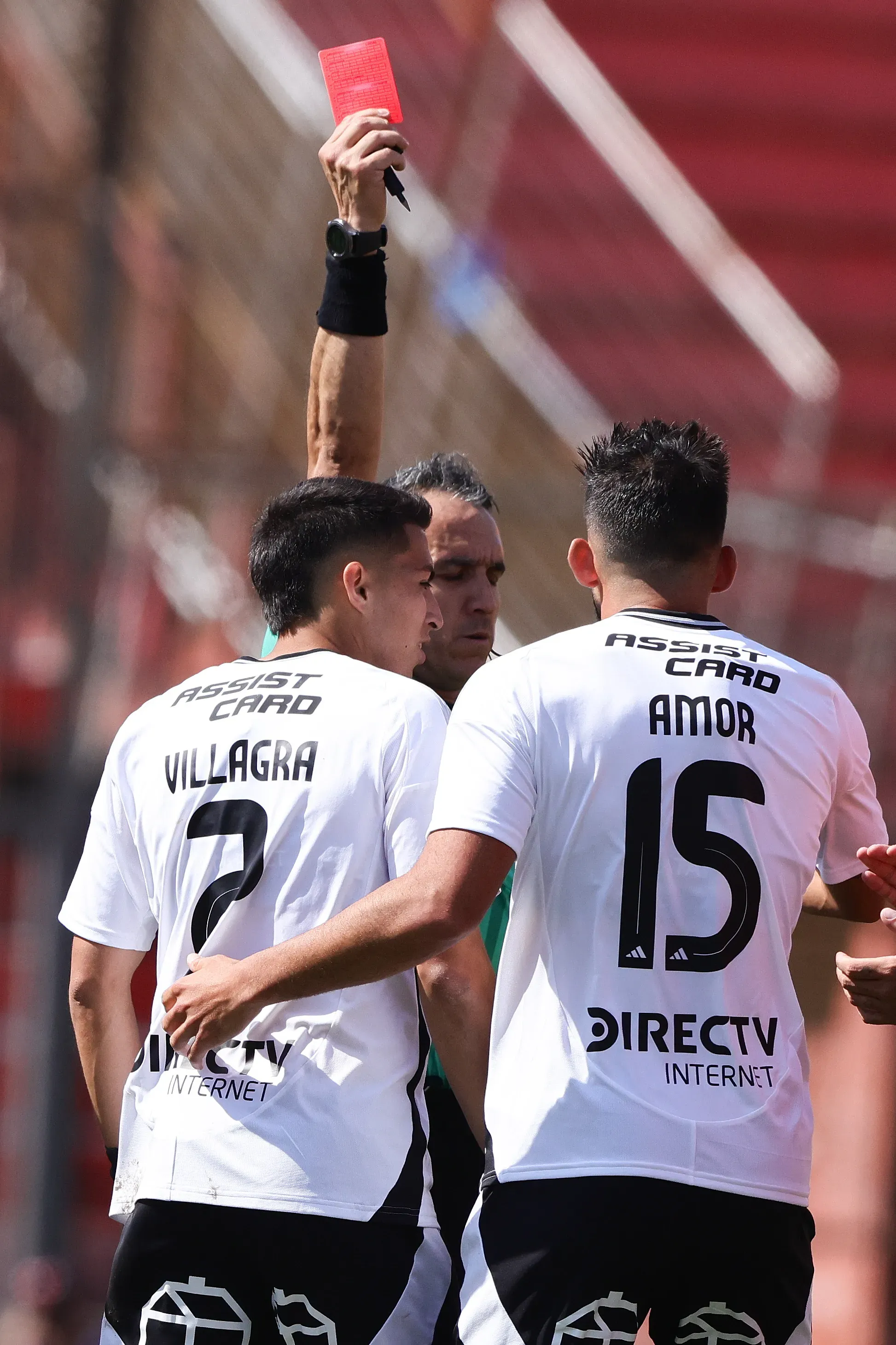 Jonathan Villagra se fue expulsado en Colo Colo, algo que no le gustó mucho a Fernando Ortiz. Foto: Photosport.