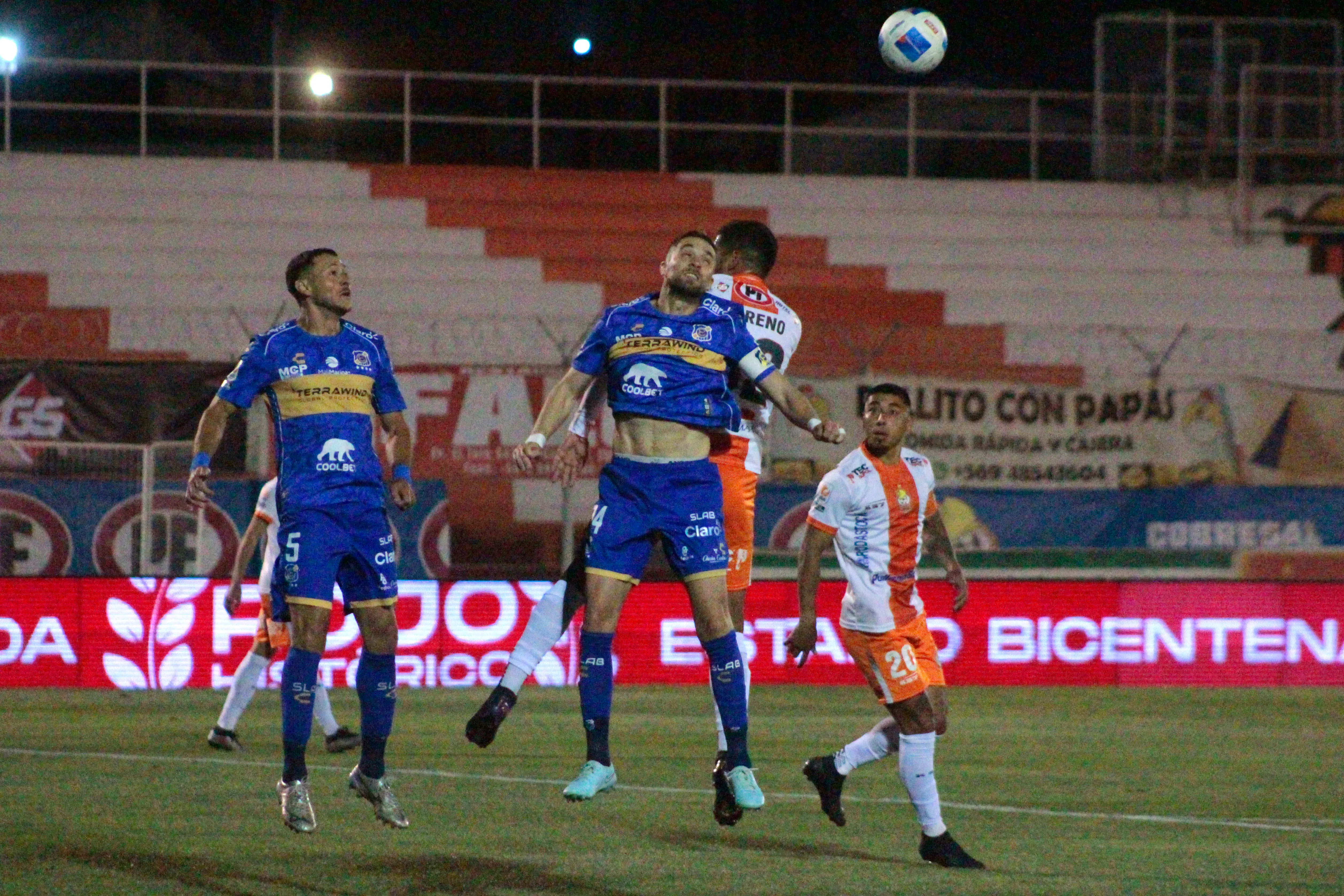 Everton logró un triunfo vital que suma mucho en su objetivo a mantener la categoría. | Foto: Photosport.