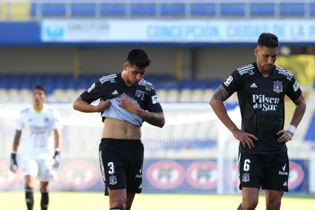Chaco Insaurralde y Williams Alarcón en la terrible temporada 2020 del Cacique. Los albos estuvieron a punto de descender. (Dragomir Yankovic/Photosport).