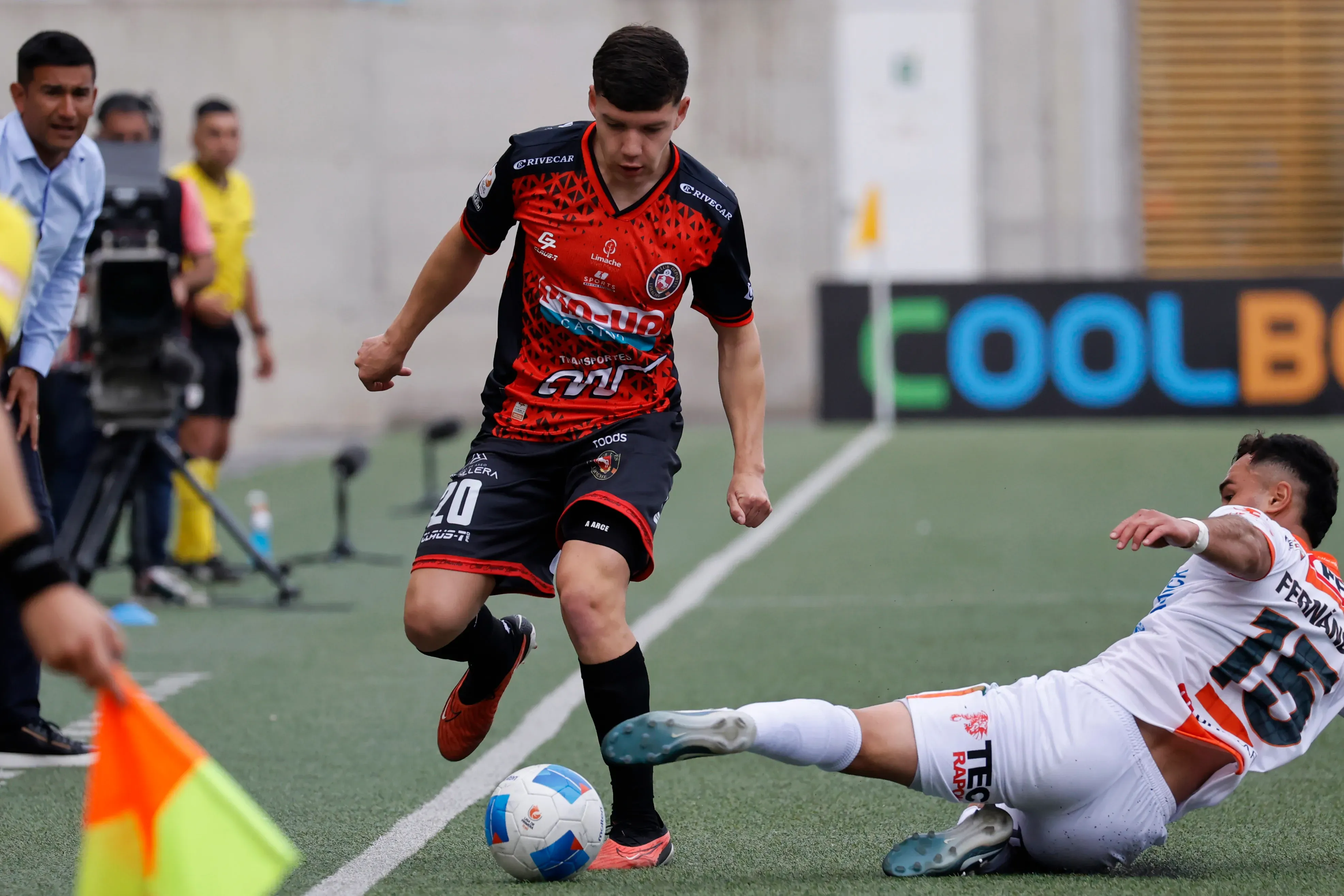Agustín Arce es de los pocos jugadores Sub 21 que tiene Deportes Limache en su plantel. | Foto: Photosport.