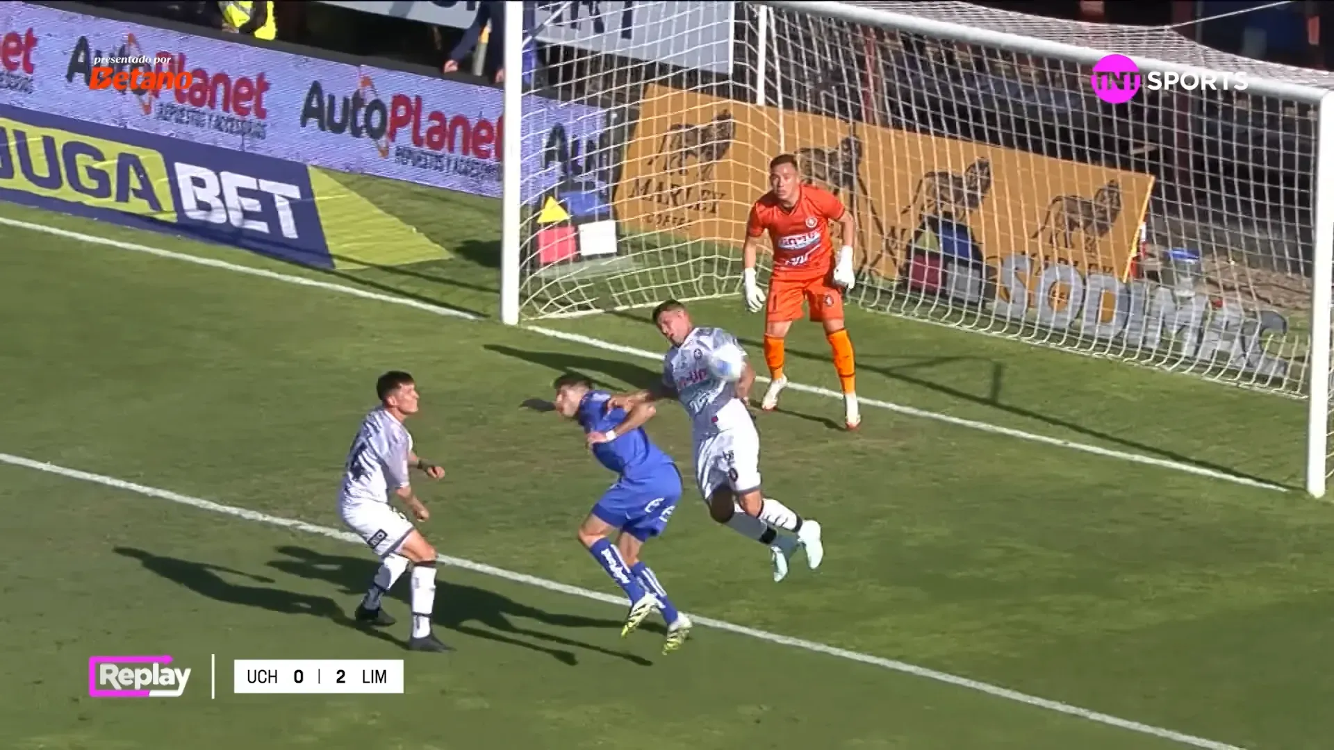 Por esta acción, cobraron penal a favor de Universidad de Chile. (Captura TNT Sports).
