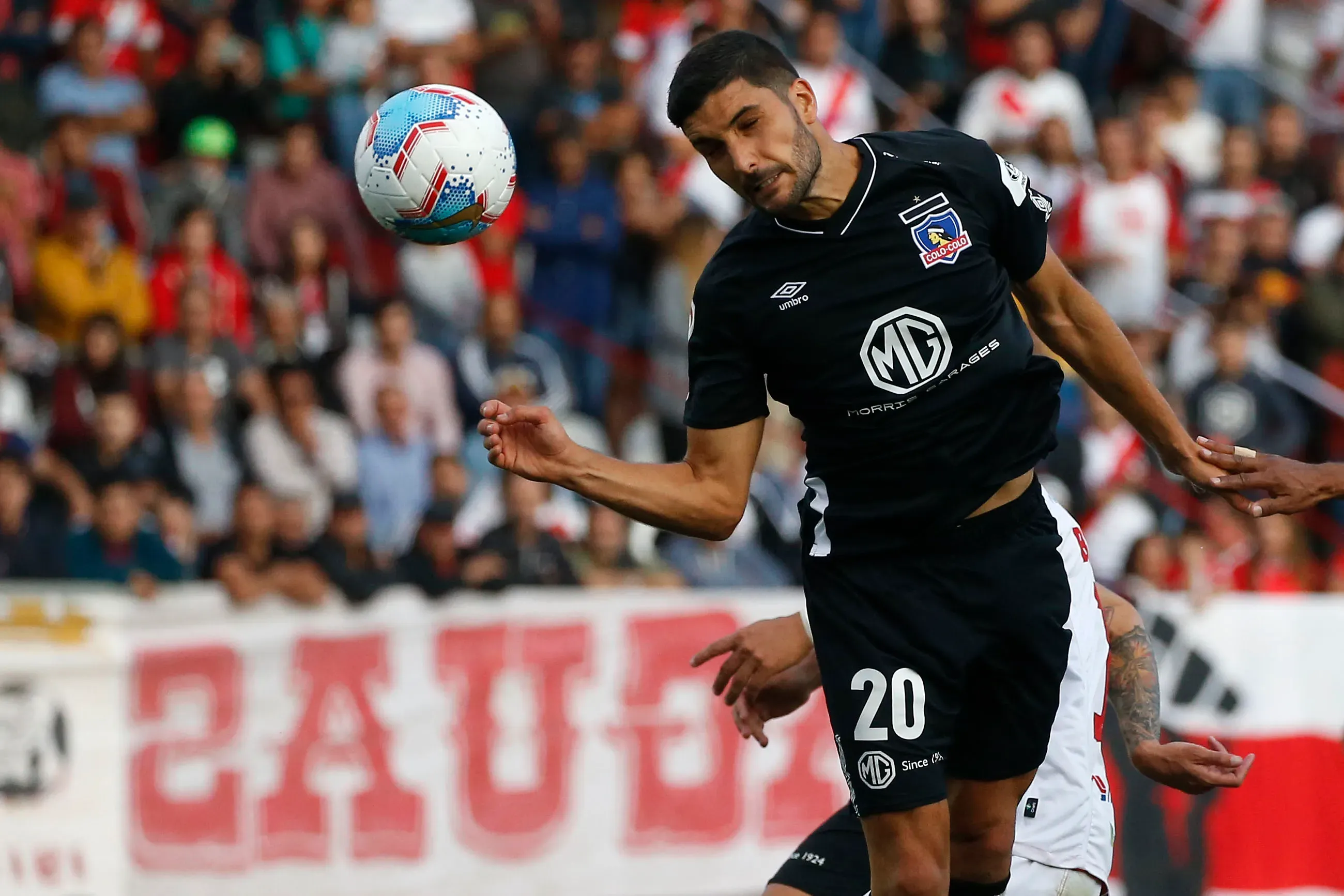 Nicolás Blandi en acción ante Curicó Unido. (Andres Pina/Photosport).