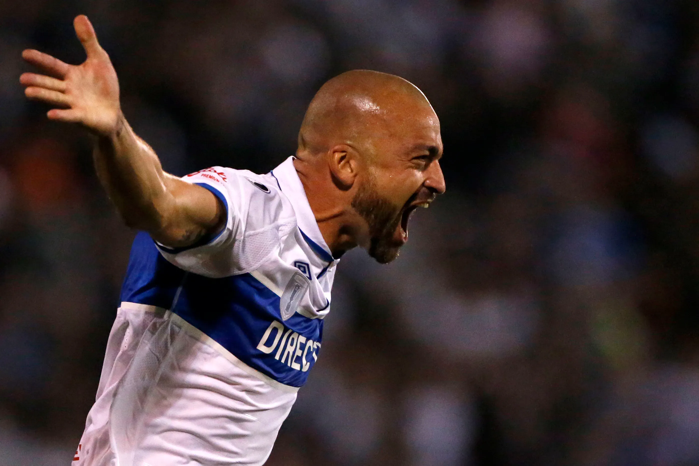 Así celebró el Tanque Silva ante Flamengo en la precordillera. La UC ganó 1-0 aquel día. (Andres Pina/Photosport).