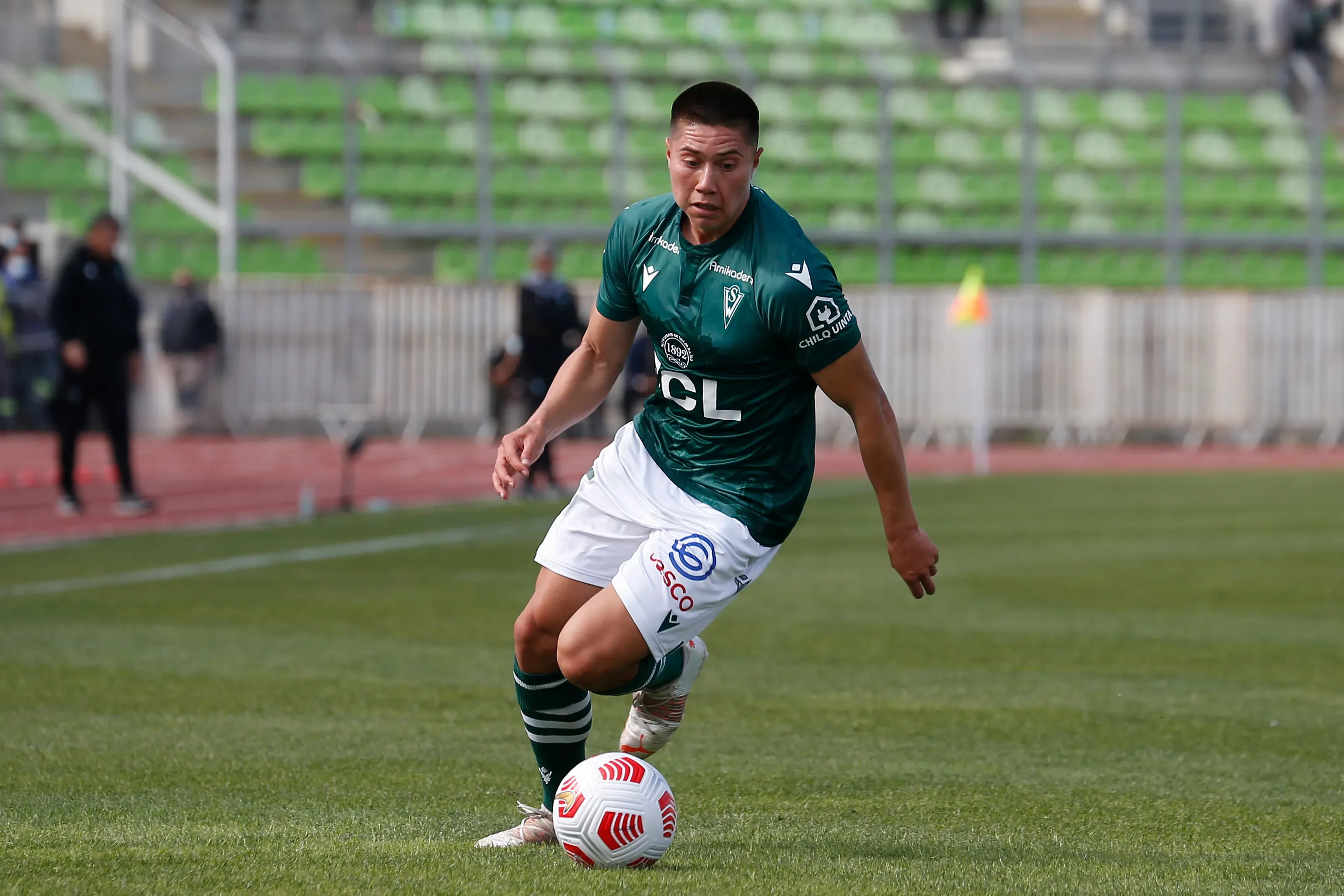 Aldrix Jara en acción por Santiago Wanderers. (Raul Zamora/Photosport).