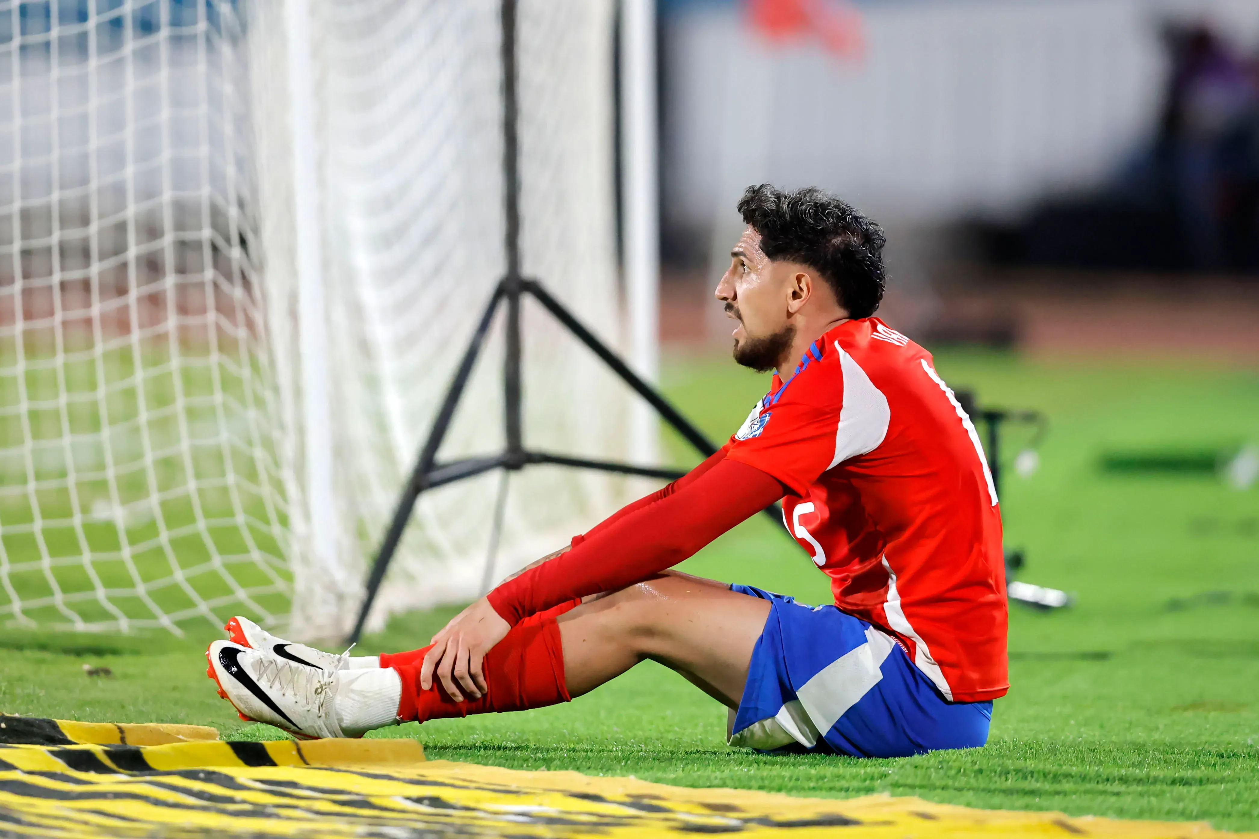Diego Valdés sabe que su pasar por Vélez no ha sido como lo imaginó. (Javier Torres/Photosport).