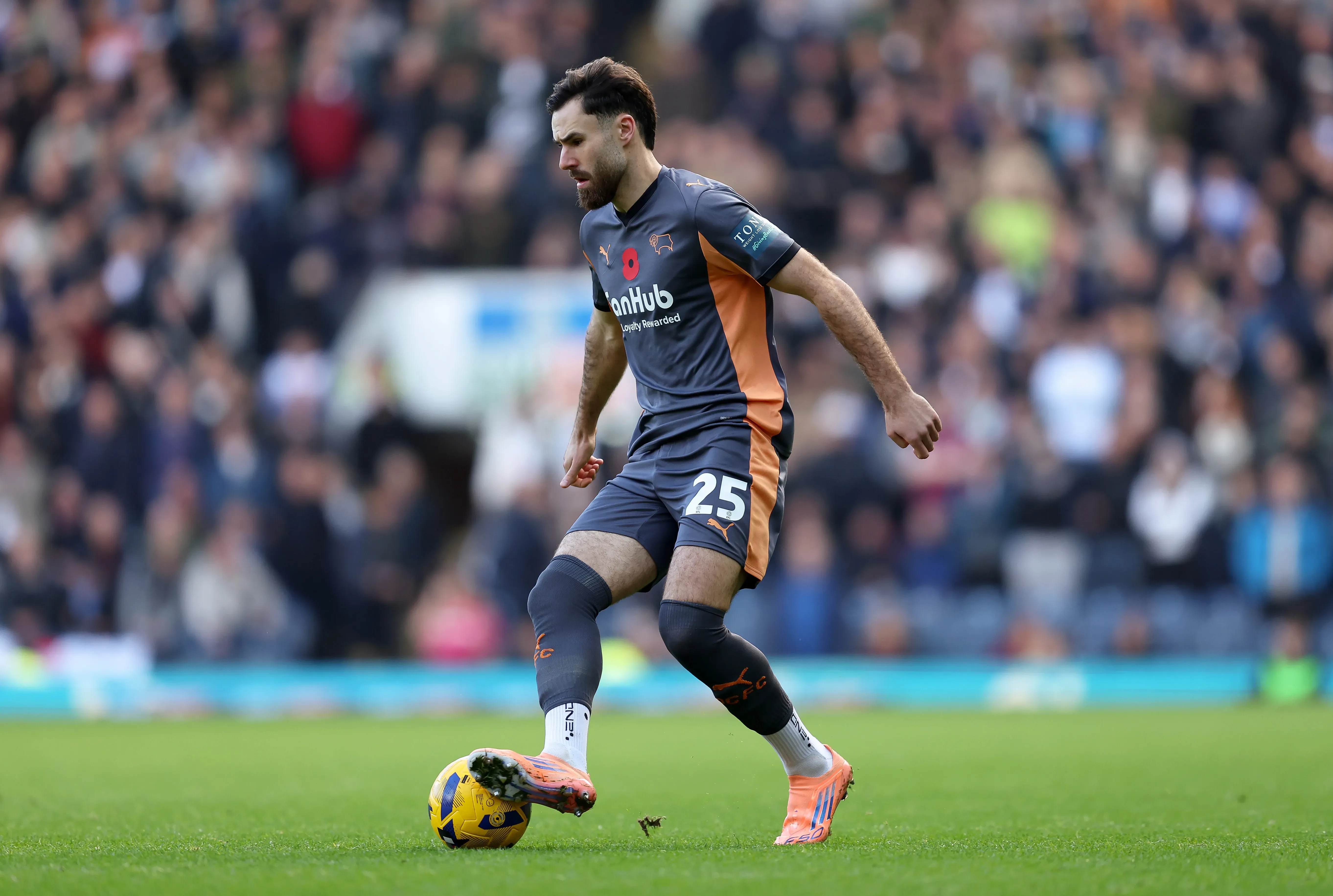 El jugador chileno llegó este año a préstamo al Derby County/Getty Images)
