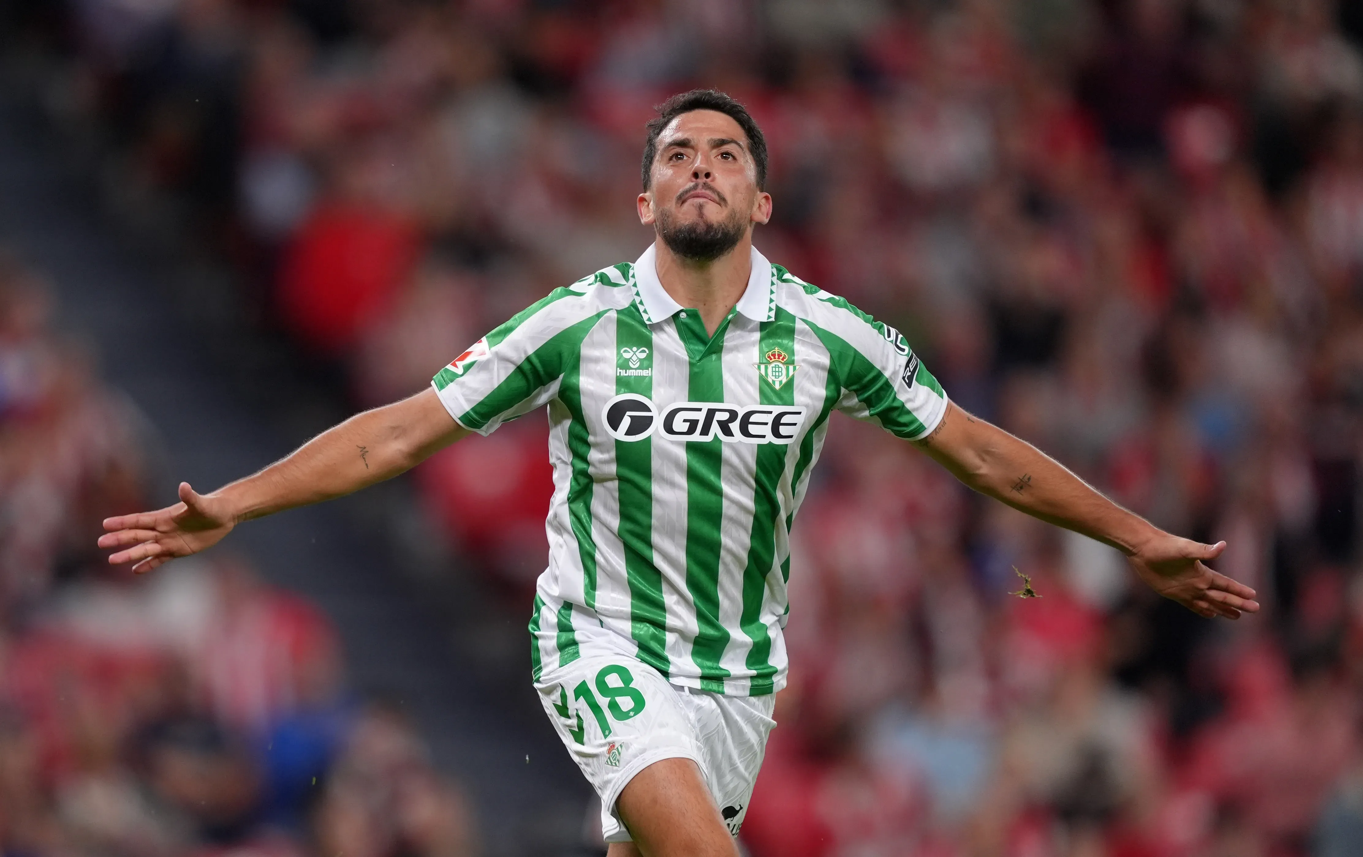 Pablo Fornals celebra uno de los 7 goles que ha marcado en el Betis. También regaló 7 asistencias. (Juan Manuel Serrano Arce/Getty Images).