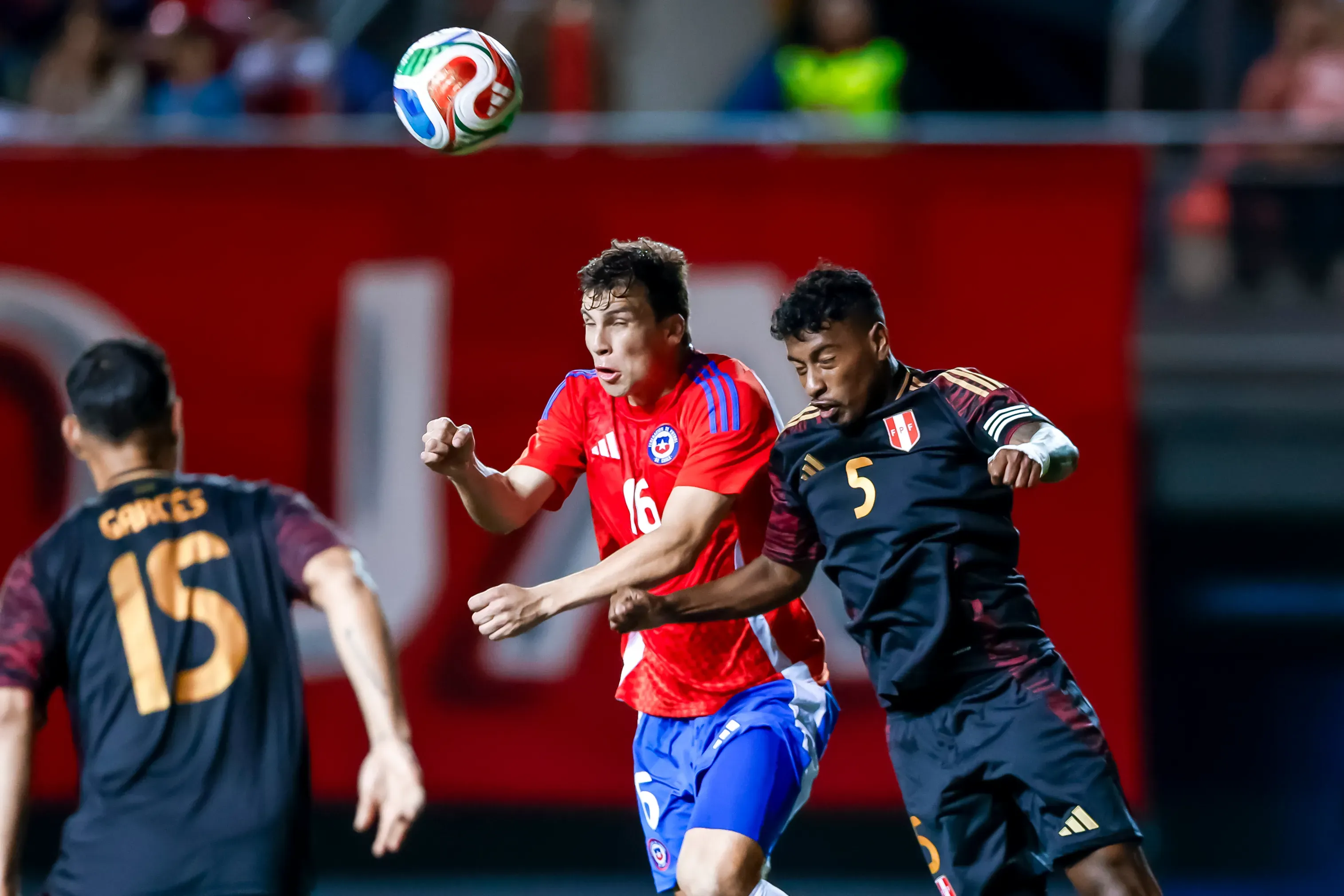 La selección chilena se volverá a ver las caras ante Perú tras su amistoso del pasado 10 de octubre. | Foto: Photosport.