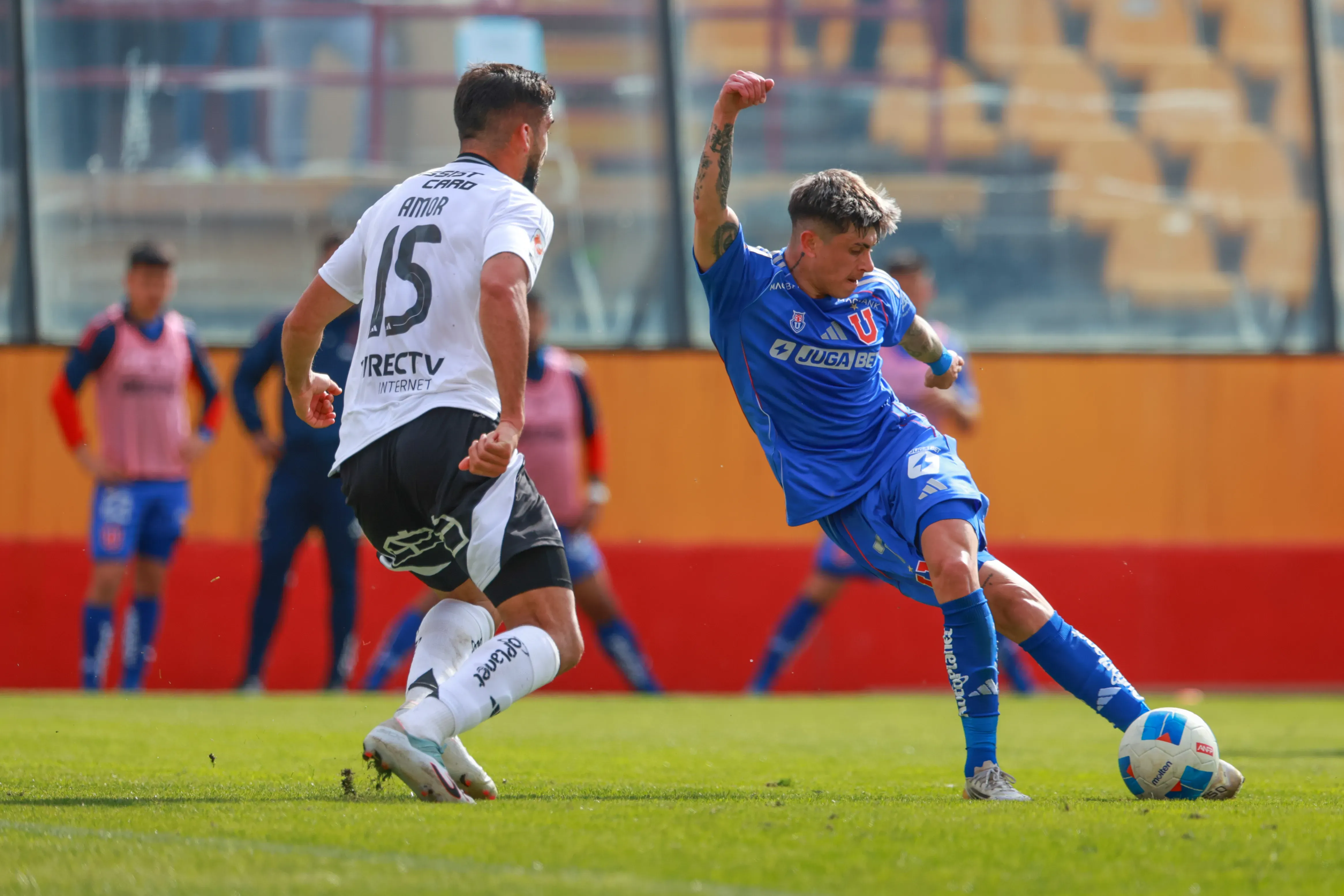 La U va por la renovación de Maxi Guerrero y el delantero quiere seguir.