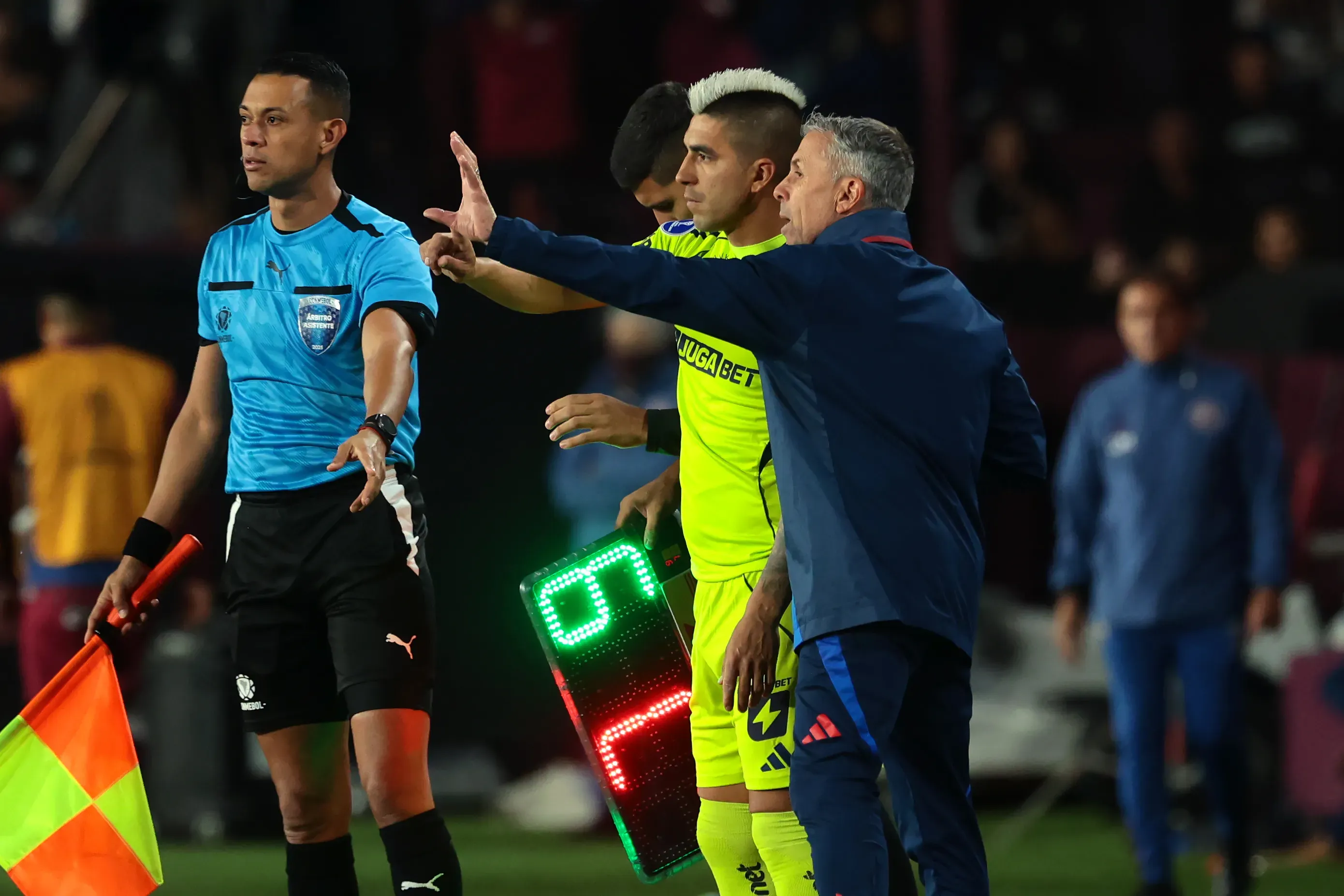 Al parecer no hay una idea de salida de Gustavo Álvarez de la U. Foto: Javier Vergara/Photosport