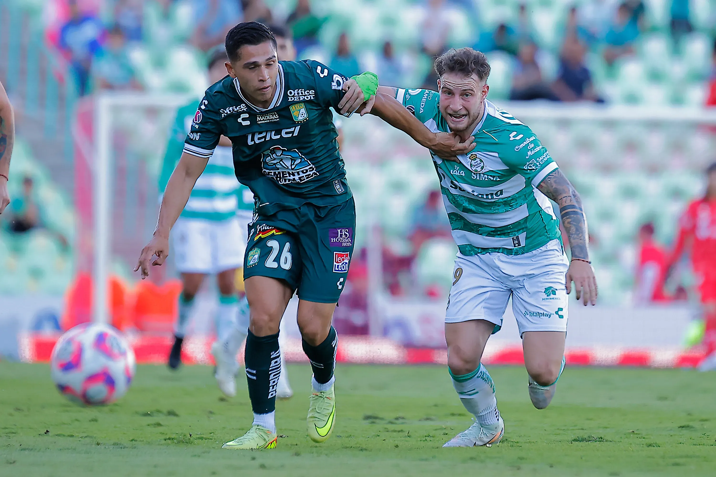 Bruno Barticciotto jugando por Santos. (Photo by Manuel Guadarrama/Getty Images)