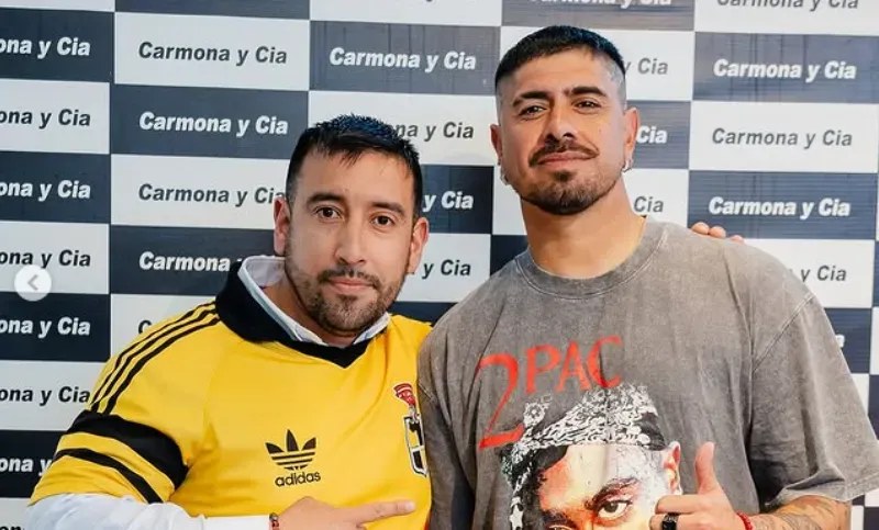 Diego Sánchez tuvo tiempo para varias fotos, algo muy usual para él en la zona donde es un ídolo. (Captura Instagram).