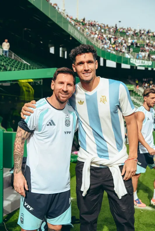 La foto de Matías Dituro junto a Lio Messi. (Captura X).