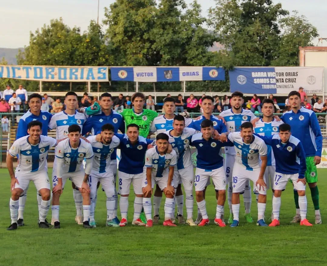 Deportes Santa Cruz decidió cortar a casi todo su plantel pensando en la temporada 2026 de la Primera B del fútbol chileno. | Foto: Deportes Santa Cruz.